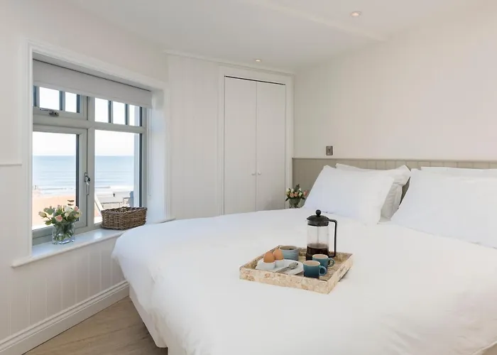 Shore View * Sandsend