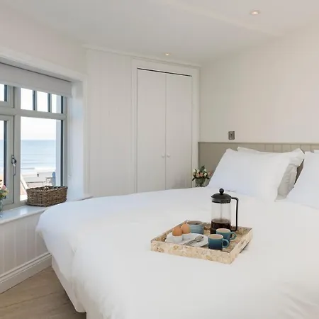 Shore View * Sandsend